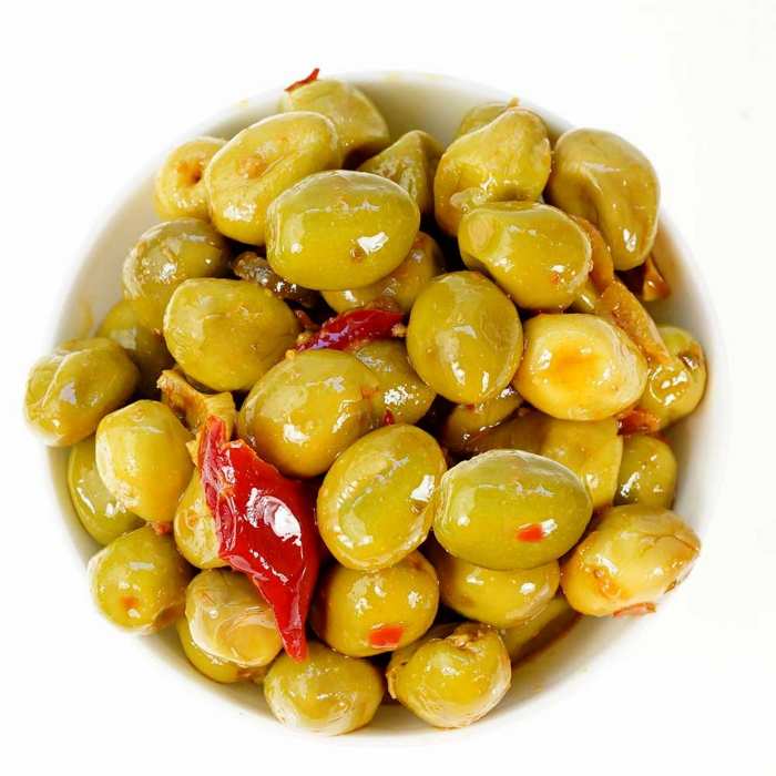 Olives vertes cassées pimentées